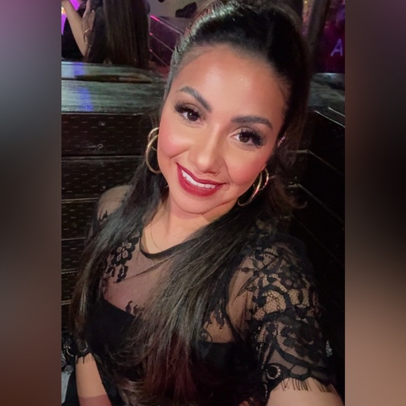 Meet your Posher, Yvette - Picture 1 of 1